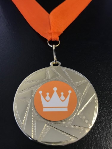 Koningsdag Medaille 'Oranje Kroon' | goedkope Koningsdag medailles