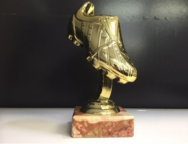 De neiging hebben hamer erfgoed Gouden voetbalschoen K16064 | Online voetbalprijzen bestellen